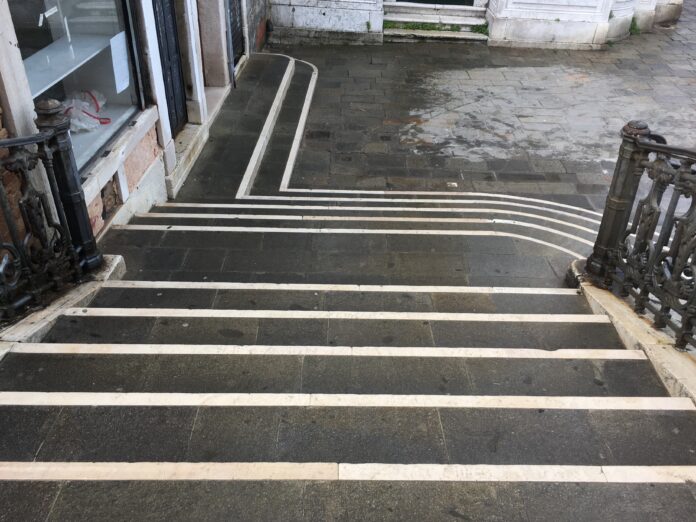 Escalera de Ponte San Barnaba con diseño inclusivo