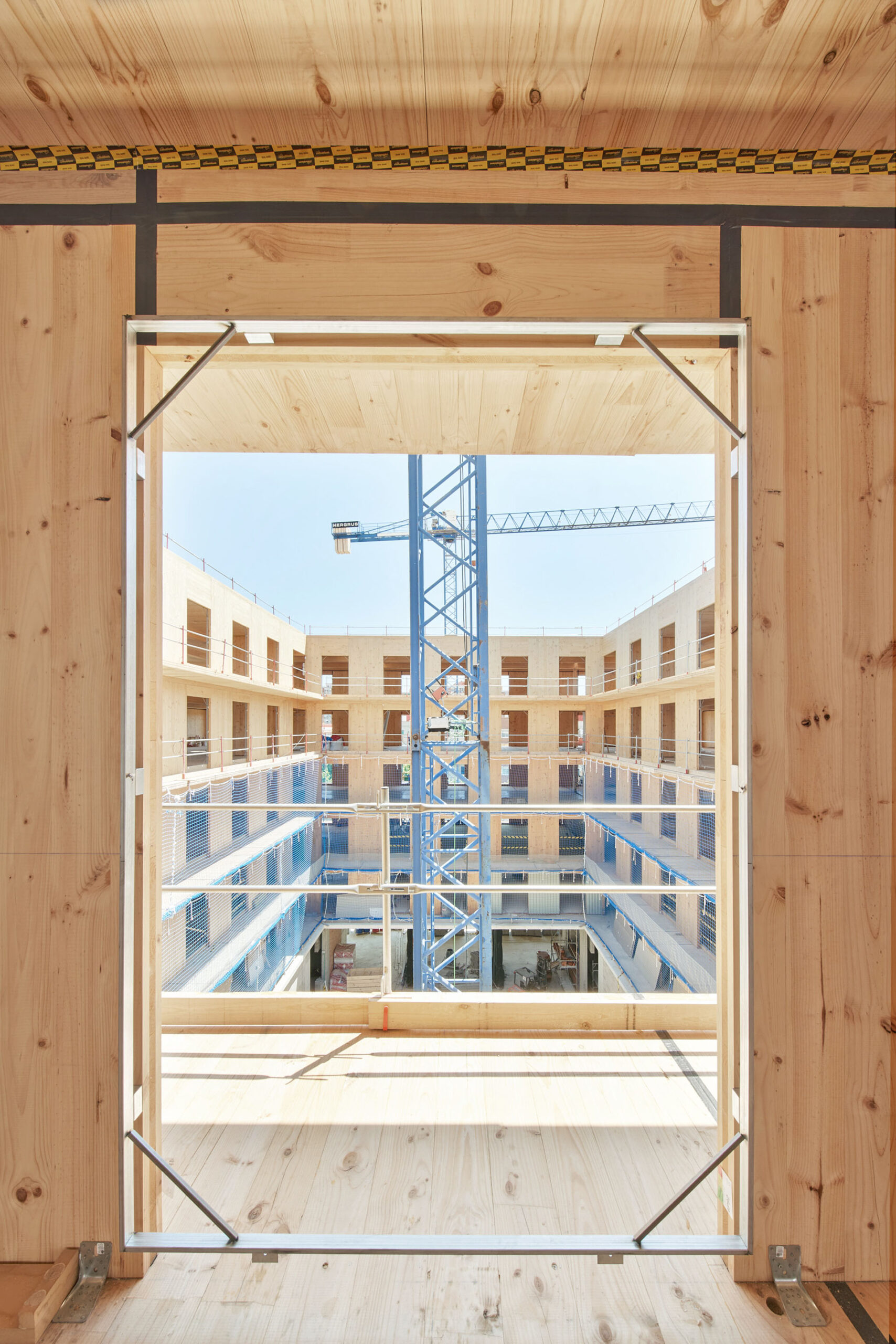 85 viviendas sociales en Cornellá del estudio Peris+Toral Arquitectes