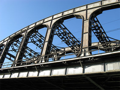 Puente con Vigas Vierendeel [http://www.flickr.com/photos/petermeuris/2171706727/sizes/m]