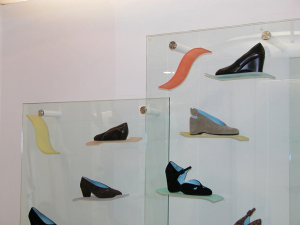Anclaje para vidrio en pared
