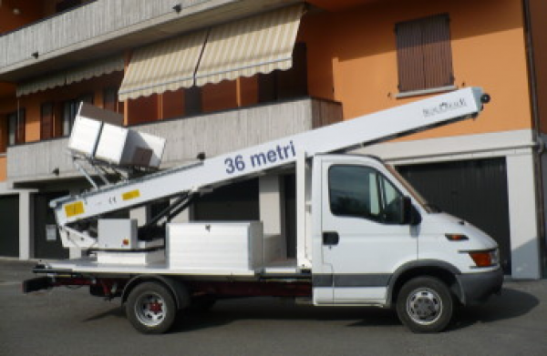 ELEVADOR MUDANZAS SOBRE PICK UP DEDALO