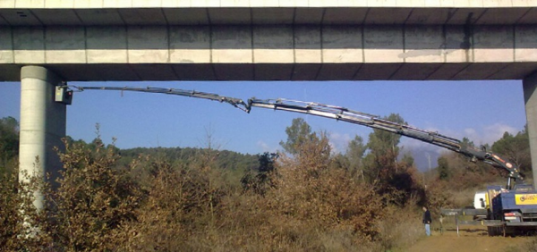 Camión grúa con cesta homologada
