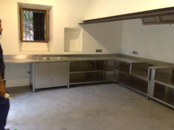 MOBILIARIO EN ACERO INOXIDABLE HOSTELERÍA Y RESTAURACIÓN