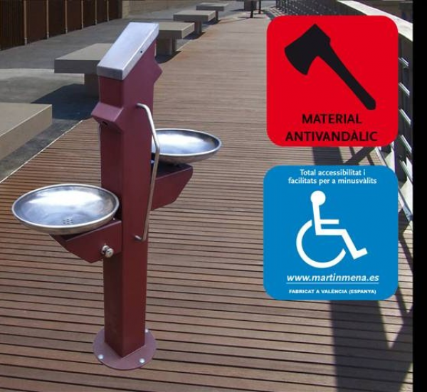 Fuente adaptada para beber agua