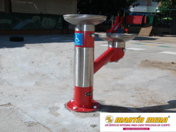 Fuente adaptada para beber agua
