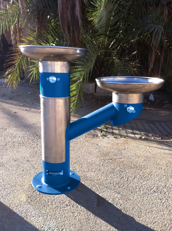Fuente adaptada para beber agua