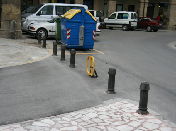Pilona Parking